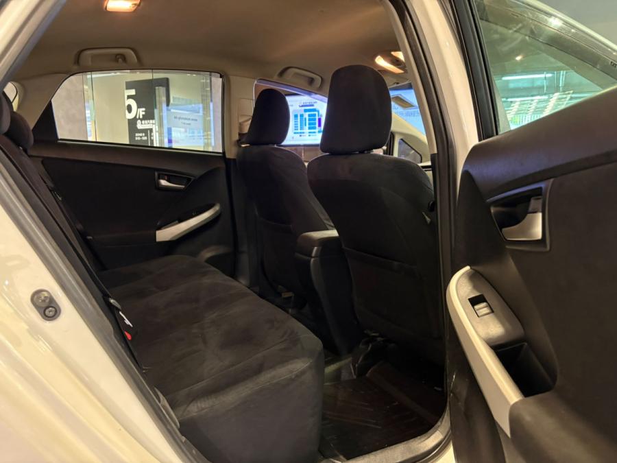 Prius 1.8 Hybrid S - Image 4